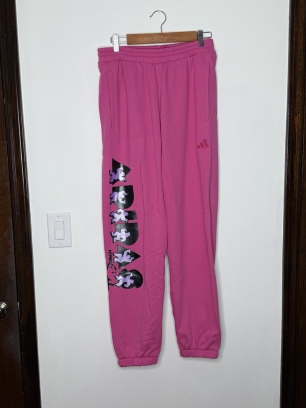 Adidas x Jeremy Scott Pink Sweatpants Joggers Streetwear Mens Medium JL7631 NEW